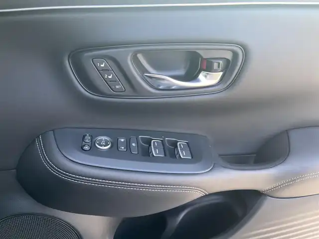 ホンダ ＺＲ－Ｖ ハイブリッド e:HEV Z 滋賀県 2023(令5)年 1.8万km スーパープラチナグレーメタリック ９インチホンダコネクトナビ/Bluetooth/フルセグTV/ホンダセンシング/渋滞追従機能付きアダプティブクルーズコントロール/車線維持支援システム/衝突被害軽減ブレーキ/路外逸脱抑制機能/標識認識機能/ブラインドスポットインフォメーション/パーキングセンサーシステム/後退出庫サポート/BOSEスピーカー/パドルシフト/全方位カメラ/純正ETC2.0/ワイヤレス充電/オートホールド/パワーシート/シートヒーター/ステアリングヒーター/パワーバックドア/LEDヘッドライト