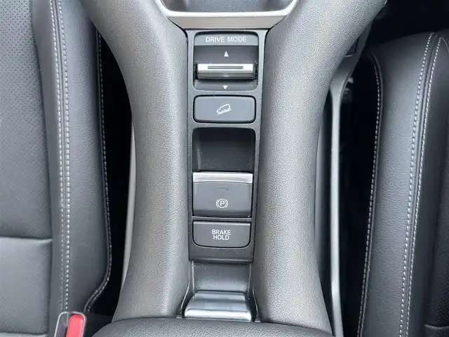 ホンダ ＺＲ－Ｖ ハイブリッド e:HEV Z 滋賀県 2023(令5)年 1.8万km スーパープラチナグレーメタリック ９インチホンダコネクトナビ/Bluetooth/フルセグTV/ホンダセンシング/渋滞追従機能付きアダプティブクルーズコントロール/車線維持支援システム/衝突被害軽減ブレーキ/路外逸脱抑制機能/標識認識機能/ブラインドスポットインフォメーション/パーキングセンサーシステム/後退出庫サポート/BOSEスピーカー/パドルシフト/全方位カメラ/純正ETC2.0/ワイヤレス充電/オートホールド/パワーシート/シートヒーター/ステアリングヒーター/パワーバックドア/LEDヘッドライト