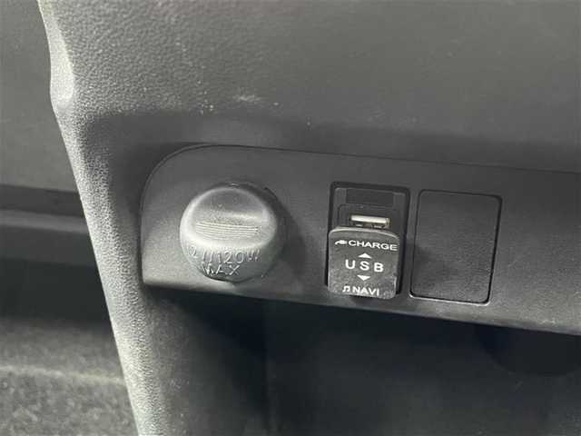 ダイハツ ムーヴ キャンバス X メイクアップ SA Ⅲ 埼玉県 2018(平30)年 11.7万km パールホワイトⅢ/スムースグレーマイカメタリック 2トーン (株)IDOMが運営する【じしゃロン鳩ヶ谷店】の自社ローン対象車両になります。こちらは現金ご利用時の価格です。自社ローンご希望の方は別途その旨お申付け下さい。/登録時122182km/両側スライドドア/純正SDナビ（NMZK-W68D）/  AM/FM/CD/DVD/MSV(SD)/BT/フルセグTV/バックカメラ/ETC/スマートアシスト3/　衝突回避支援ブレーキ機能/　車線逸脱警報機能/　誤発信抑制機能/　先行車発進お知らせ機能/　オートハイビーム/プッシュスタート/スマートキーx2/LEDヘッドライト/　オートライト/フォグランプ/後席ロールサンシェード/電動格納ミラー/ドアバイザー/純正フロアマット/取扱説明書