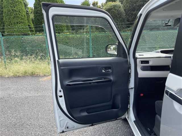 ダイハツ ムーヴ キャンバス X メイクアップ SA Ⅲ 埼玉県 2018(平30)年 11.7万km パールホワイトⅢ/スムースグレーマイカメタリック 2トーン (株)IDOMが運営する【じしゃロン鳩ヶ谷店】の自社ローン対象車両になります。こちらは現金ご利用時の価格です。自社ローンご希望の方は別途その旨お申付け下さい。/登録時122182km/両側スライドドア/純正SDナビ（NMZK-W68D）/  AM/FM/CD/DVD/MSV(SD)/BT/フルセグTV/バックカメラ/ETC/スマートアシスト3/　衝突回避支援ブレーキ機能/　車線逸脱警報機能/　誤発信抑制機能/　先行車発進お知らせ機能/　オートハイビーム/プッシュスタート/スマートキーx2/LEDヘッドライト/　オートライト/フォグランプ/後席ロールサンシェード/電動格納ミラー/ドアバイザー/純正フロアマット/取扱説明書