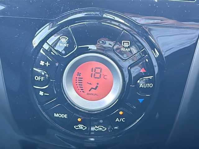 日産 ノート X DIG－S エマージェンシーB 大阪府 2014(平26)年 2.7万km ブリリアントシルバー 純正ナビ　純正フロアマット フルセグＴＶ　バックカメラ　衝突被害軽減システム　社外１４インチアルミホイール　ＥＴＣ　フォグランプ　スマートキー
