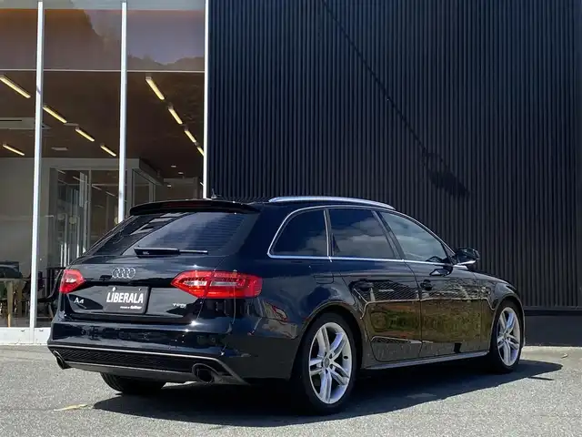 アウディ Ａ４ アバント 2．0 TFSI 福岡県 2015(平27)年 9.7万km ミトスブラックメタリック アダプティブクルーズコントロール/レーンキープアシスト/アシスタンスパッケージ/ハーフレザーシート/前席シートヒーター/純正ナビ/フルセグTV/バックカメラ/Bluetooth/パワーバックドア/オートライト/前後コーナーセンサー　/純正１８インチアルミホイール　/ETC