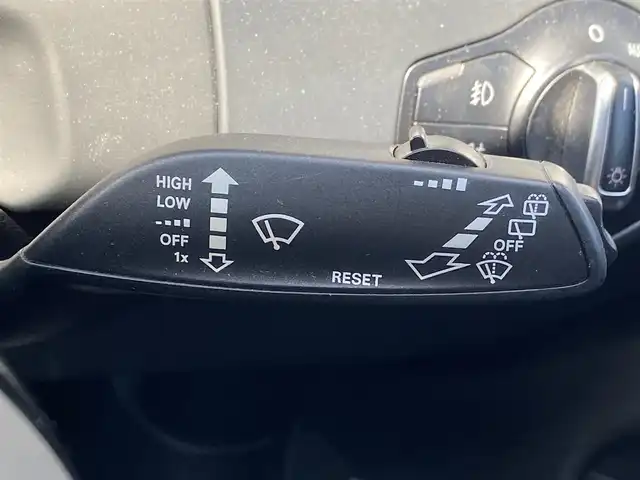 アウディ Ａ４ アバント 2．0 TFSI 福岡県 2015(平27)年 9.7万km ミトスブラックメタリック アダプティブクルーズコントロール/レーンキープアシスト/アシスタンスパッケージ/ハーフレザーシート/前席シートヒーター/純正ナビ/フルセグTV/バックカメラ/Bluetooth/パワーバックドア/オートライト/前後コーナーセンサー　/純正１８インチアルミホイール　/ETC