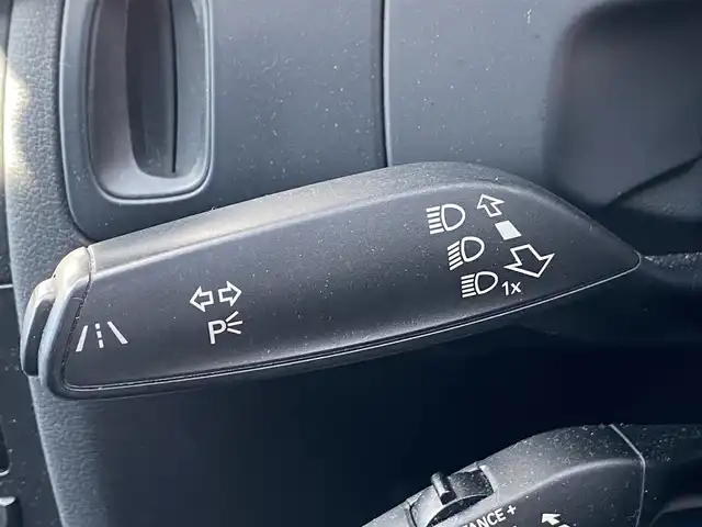 アウディ Ａ４ アバント 2．0 TFSI 福岡県 2015(平27)年 9.7万km ミトスブラックメタリック アダプティブクルーズコントロール/レーンキープアシスト/アシスタンスパッケージ/ハーフレザーシート/前席シートヒーター/純正ナビ/フルセグTV/バックカメラ/Bluetooth/パワーバックドア/オートライト/前後コーナーセンサー　/純正１８インチアルミホイール　/ETC
