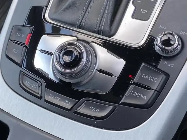 アウディ Ａ４ アバント 2．0 TFSI 福岡県 2015(平27)年 9.7万km ミトスブラックメタリック アダプティブクルーズコントロール/レーンキープアシスト/アシスタンスパッケージ/ハーフレザーシート/前席シートヒーター/純正ナビ/フルセグTV/バックカメラ/Bluetooth/パワーバックドア/オートライト/前後コーナーセンサー　/純正１８インチアルミホイール　/ETC