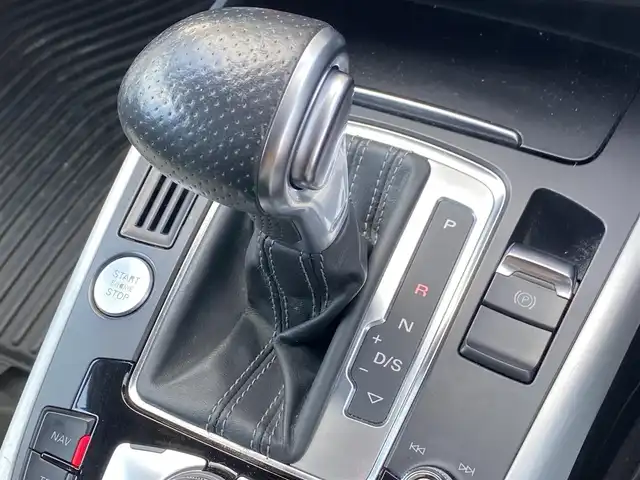 アウディ Ａ４ アバント 2．0 TFSI 福岡県 2015(平27)年 9.7万km ミトスブラックメタリック アダプティブクルーズコントロール/レーンキープアシスト/アシスタンスパッケージ/ハーフレザーシート/前席シートヒーター/純正ナビ/フルセグTV/バックカメラ/Bluetooth/パワーバックドア/オートライト/前後コーナーセンサー　/純正１８インチアルミホイール　/ETC