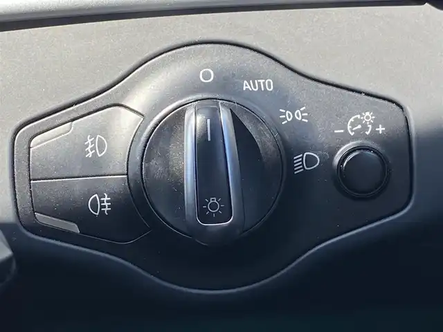 アウディ Ａ４ アバント 2．0 TFSI 福岡県 2015(平27)年 9.7万km ミトスブラックメタリック アダプティブクルーズコントロール/レーンキープアシスト/アシスタンスパッケージ/ハーフレザーシート/前席シートヒーター/純正ナビ/フルセグTV/バックカメラ/Bluetooth/パワーバックドア/オートライト/前後コーナーセンサー　/純正１８インチアルミホイール　/ETC