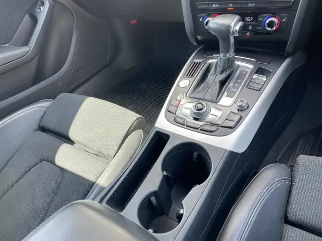 アウディ Ａ４ アバント 2．0 TFSI 福岡県 2015(平27)年 9.7万km ミトスブラックメタリック アダプティブクルーズコントロール/レーンキープアシスト/アシスタンスパッケージ/ハーフレザーシート/前席シートヒーター/純正ナビ/フルセグTV/バックカメラ/Bluetooth/パワーバックドア/オートライト/前後コーナーセンサー　/純正１８インチアルミホイール　/ETC