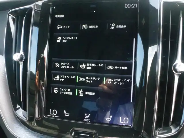 ボルボ ＸＣ６０ D4 AWD Rデザイン 岩手県 2018(平30)年 3.5万km クリスタルホワイトP インテリセーフ /LKA/BLIS/CTA/ACC/純正ナビ/フルセグTV/全方位カメラ/パノラマSR/ハーフレザー /パワーシート /シートヒーター /LEDライト/Pバックドア