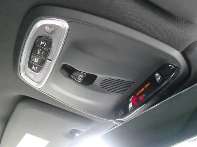 ボルボ ＸＣ６０ D4 AWD Rデザイン 岩手県 2018(平30)年 3.5万km クリスタルホワイトP インテリセーフ /LKA/BLIS/CTA/ACC/純正ナビ/フルセグTV/全方位カメラ/パノラマSR/ハーフレザー /パワーシート /シートヒーター /LEDライト/Pバックドア