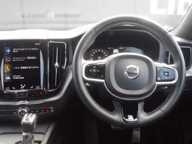 ボルボ ＸＣ６０ D4 AWD Rデザイン 岩手県 2018(平30)年 3.5万km クリスタルホワイトP インテリセーフ /LKA/BLIS/CTA/ACC/純正ナビ/フルセグTV/全方位カメラ/パノラマSR/ハーフレザー /パワーシート /シートヒーター /LEDライト/Pバックドア