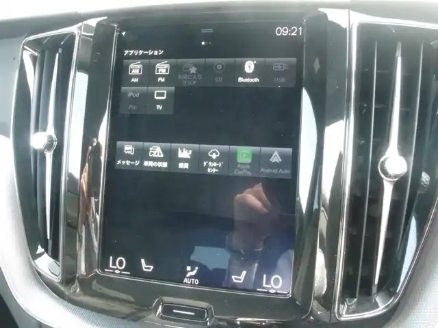 ボルボ ＸＣ６０ D4 AWD Rデザイン 岩手県 2018(平30)年 3.5万km クリスタルホワイトP インテリセーフ /LKA/BLIS/CTA/ACC/純正ナビ/フルセグTV/全方位カメラ/パノラマSR/ハーフレザー /パワーシート /シートヒーター /LEDライト/Pバックドア