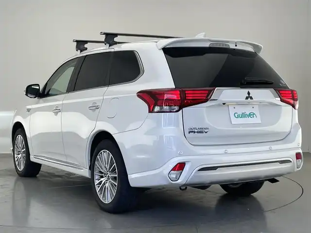 三菱 アウトランダー ＰＨＥＶ G プラスパッケージ 愛知県 2020(令2)年 2.2万km シルキーホワイト 純正8型ディスプレイオーディオ/全方位カメラ/禁煙車/ETC/ハーフレザーシート/シートヒーター/ミラー型ドライブレコーダー/ステアリングヒーター/追従式クルーズコントロール/衝突軽減ブレーキ/パドルシフト/LEDライト