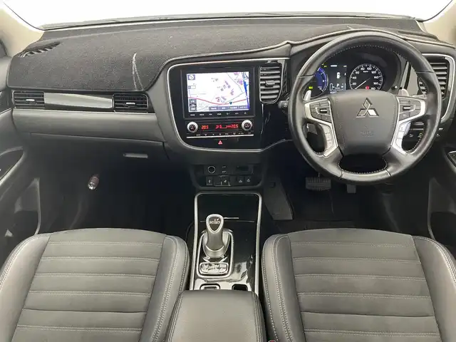 三菱 アウトランダー ＰＨＥＶ G プラスパッケージ 愛知県 2020(令2)年 2.2万km シルキーホワイト 純正8型ディスプレイオーディオ/全方位カメラ/禁煙車/ETC/ハーフレザーシート/シートヒーター/ミラー型ドライブレコーダー/ステアリングヒーター/追従式クルーズコントロール/衝突軽減ブレーキ/パドルシフト/LEDライト