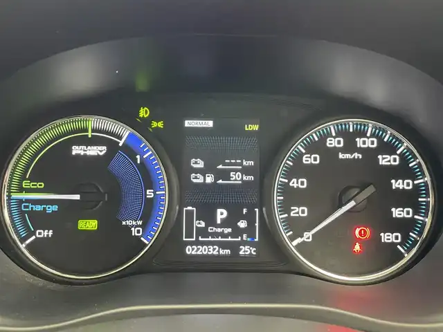 三菱 アウトランダー ＰＨＥＶ G プラスパッケージ 愛知県 2020(令2)年 2.2万km シルキーホワイト 純正8型ディスプレイオーディオ/全方位カメラ/禁煙車/ETC/ハーフレザーシート/シートヒーター/ミラー型ドライブレコーダー/ステアリングヒーター/追従式クルーズコントロール/衝突軽減ブレーキ/パドルシフト/LEDライト