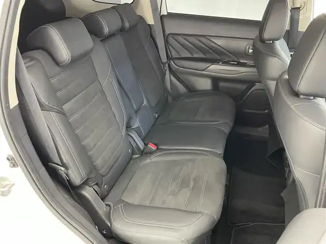 三菱 アウトランダー ＰＨＥＶ G プラスパッケージ 愛知県 2020(令2)年 2.2万km シルキーホワイト 純正8型ディスプレイオーディオ/全方位カメラ/禁煙車/ETC/ハーフレザーシート/シートヒーター/ミラー型ドライブレコーダー/ステアリングヒーター/追従式クルーズコントロール/衝突軽減ブレーキ/パドルシフト/LEDライト