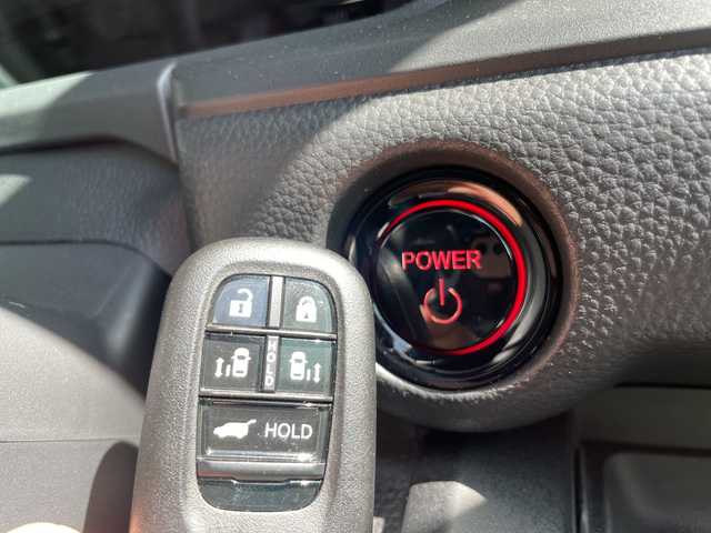 ホンダ ステップワゴン スパーダ eHEV 愛知県 2024(令6)年 2.1万km プラチナホワイトパール 純正11.4型ナビ/無限フロントグリル/フリップダウンモニター/全方位カメラ/両側パワースライドドア/レーダークルーズコントロール/シートヒーター/バックカメラ/電動リアゲート/コーナーセンサー/純正アルミホイール/ブラインドスポットモニター/パドルシフト/LEDヘッドライト/インテリジェントミラー/リアオートエアコン/オートマチックハイビーム/ドライブレコーダー/ETC/衝突軽減システム/フルセグ/CD DVD/Bluetooth/ステアリングスイッチ/スマートキー/プッシュスタート