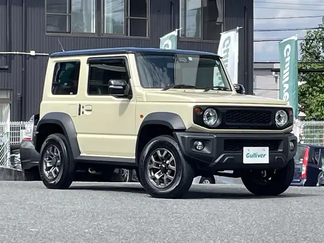スズキ ジムニー シエラ JC 宮城県 2022(令4)年 0.8万km シフォンアイボリーメタリックブラック2トーンルーフ ワンオーナー/4WD/社外ディスプレイオーディオ/FM/AM/BT/i Pod/ステアリングスイッチ/前席シートヒーター/純正アルミ夏タイヤ15インチ/クルーズコントロール/レーンキープアシスト/ダウンヒルアシストコントロール/衝突被害軽減システム/アイドリングストップ/横滑り防止装置/盗難防止装置/純正フロアマット/LEDライト/電動格納ミラー/ウィンカードアミラー/ETC/プッシュスタート/保証書・記録簿・取扱説明書