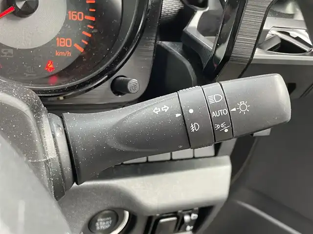 スズキ ジムニー シエラ JC 宮城県 2022(令4)年 0.8万km シフォンアイボリーメタリックブラック2トーンルーフ ワンオーナー/4WD/社外ディスプレイオーディオ/FM/AM/BT/i Pod/ステアリングスイッチ/前席シートヒーター/純正アルミ夏タイヤ15インチ/クルーズコントロール/レーンキープアシスト/ダウンヒルアシストコントロール/衝突被害軽減システム/アイドリングストップ/横滑り防止装置/盗難防止装置/純正フロアマット/LEDライト/電動格納ミラー/ウィンカードアミラー/ETC/プッシュスタート/保証書・記録簿・取扱説明書