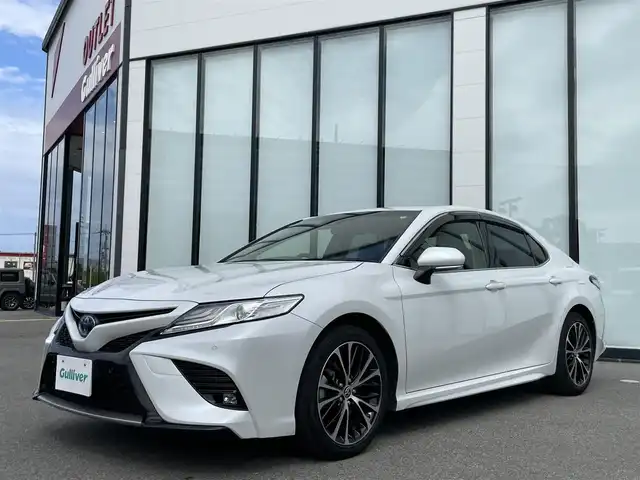 トヨタ カムリ WSレザーパッケージ 大阪府 2020(令2)年 6.5万km プラチナホワイトパールマイカ ワンオーナー　/純正８インチディスプレイオーディオ　/   フルセグＴＶ/Bluetooth/USB　/バックモニター/クリアランスソナー/ブラインドスポットモニター　/ヘッドアップディスプレイ/トヨタセーフティセンス　/前席シートヒーター　/パドルシフト　/前席パワーシート/レザーシート/前後ドライブレコーダー/純正18インチアルミホイール/純正フロアマット　/ビルトインＥＴＣ　/ＬＥＤ