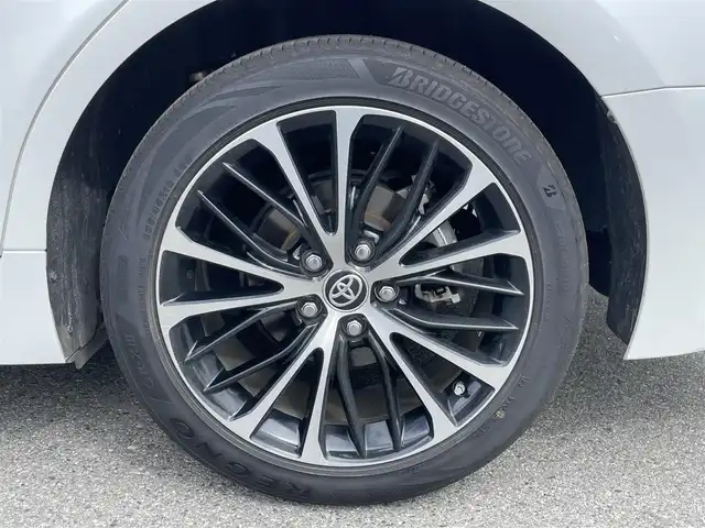 トヨタ カムリ WSレザーパッケージ 大阪府 2020(令2)年 6.5万km プラチナホワイトパールマイカ ワンオーナー　/純正８インチディスプレイオーディオ　/   フルセグＴＶ/Bluetooth/USB　/バックモニター/クリアランスソナー/ブラインドスポットモニター　/ヘッドアップディスプレイ/トヨタセーフティセンス　/前席シートヒーター　/パドルシフト　/前席パワーシート/レザーシート/前後ドライブレコーダー/純正18インチアルミホイール/純正フロアマット　/ビルトインＥＴＣ　/ＬＥＤ