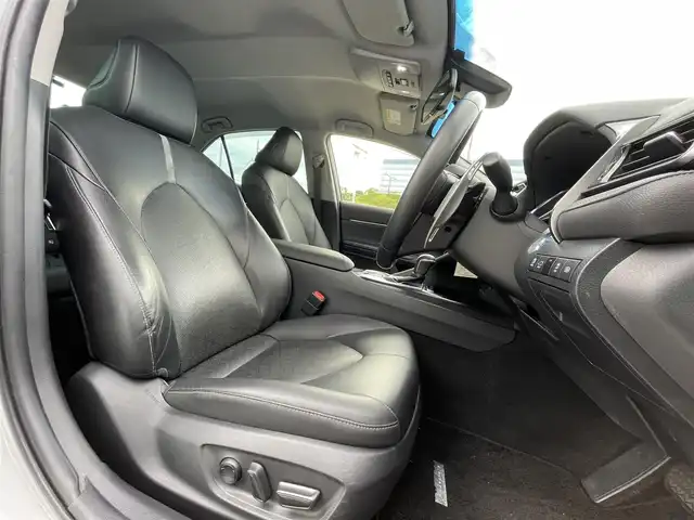 トヨタ カムリ WSレザーパッケージ 大阪府 2020(令2)年 6.5万km プラチナホワイトパールマイカ ワンオーナー　/純正８インチディスプレイオーディオ　/   フルセグＴＶ/Bluetooth/USB　/バックモニター/クリアランスソナー/ブラインドスポットモニター　/ヘッドアップディスプレイ/トヨタセーフティセンス　/前席シートヒーター　/パドルシフト　/前席パワーシート/レザーシート/前後ドライブレコーダー/純正18インチアルミホイール/純正フロアマット　/ビルトインＥＴＣ　/ＬＥＤ