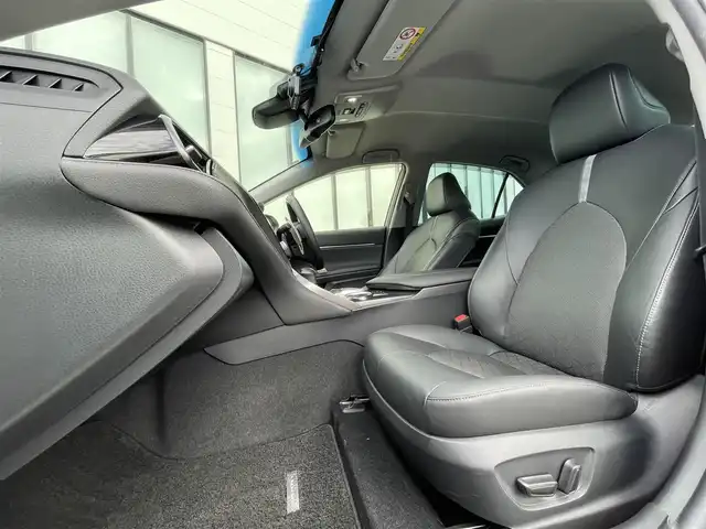 トヨタ カムリ WSレザーパッケージ 大阪府 2020(令2)年 6.5万km プラチナホワイトパールマイカ ワンオーナー　/純正８インチディスプレイオーディオ　/   フルセグＴＶ/Bluetooth/USB　/バックモニター/クリアランスソナー/ブラインドスポットモニター　/ヘッドアップディスプレイ/トヨタセーフティセンス　/前席シートヒーター　/パドルシフト　/前席パワーシート/レザーシート/前後ドライブレコーダー/純正18インチアルミホイール/純正フロアマット　/ビルトインＥＴＣ　/ＬＥＤ