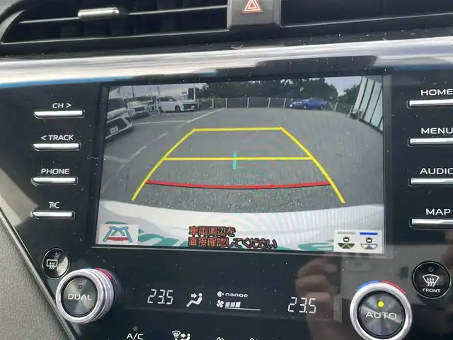 トヨタ カムリ WSレザーパッケージ 大阪府 2020(令2)年 6.5万km プラチナホワイトパールマイカ ワンオーナー　/純正８インチディスプレイオーディオ　/   フルセグＴＶ/Bluetooth/USB　/バックモニター/クリアランスソナー/ブラインドスポットモニター　/ヘッドアップディスプレイ/トヨタセーフティセンス　/前席シートヒーター　/パドルシフト　/前席パワーシート/レザーシート/前後ドライブレコーダー/純正18インチアルミホイール/純正フロアマット　/ビルトインＥＴＣ　/ＬＥＤ