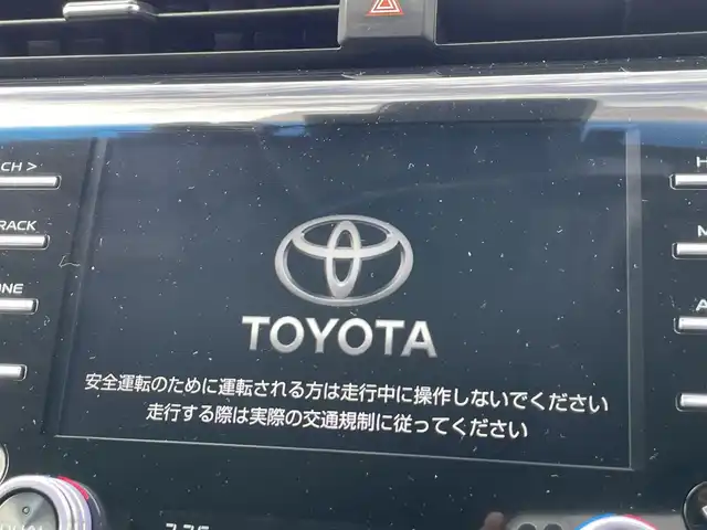 トヨタ カムリ WSレザーパッケージ 大阪府 2020(令2)年 6.5万km プラチナホワイトパールマイカ ワンオーナー　/純正８インチディスプレイオーディオ　/   フルセグＴＶ/Bluetooth/USB　/バックモニター/クリアランスソナー/ブラインドスポットモニター　/ヘッドアップディスプレイ/トヨタセーフティセンス　/前席シートヒーター　/パドルシフト　/前席パワーシート/レザーシート/前後ドライブレコーダー/純正18インチアルミホイール/純正フロアマット　/ビルトインＥＴＣ　/ＬＥＤ