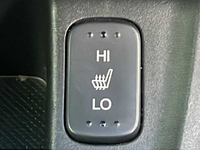 ホンダ フィット X 岐阜県 2010(平22)年 10.1万km クリスタルブラックパール 禁煙車/AM/FM/CD/DVD/USB/SD/純正ナビ/ワンセグTV/クルーズコントロール/シートヒーター/ビルトインETC/純正フロアマット/盗難防止/電動調整ミラー/ヘッドライトレベライザー/オートエアコン/プッシュスタート/ドアバイザー/スマートキー