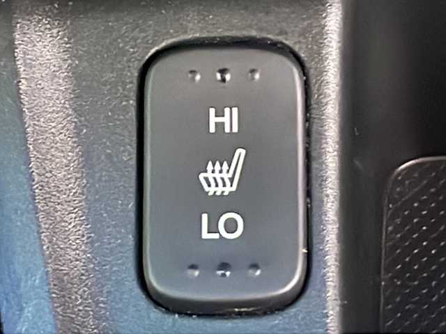 ホンダ フィット X 岐阜県 2010(平22)年 10.1万km クリスタルブラックパール 禁煙車/AM/FM/CD/DVD/USB/SD/純正ナビ/ワンセグTV/クルーズコントロール/シートヒーター/ビルトインETC/純正フロアマット/盗難防止/電動調整ミラー/ヘッドライトレベライザー/オートエアコン/プッシュスタート/ドアバイザー/スマートキー