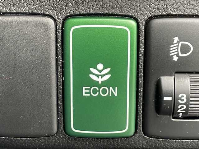 ホンダ フィット X 岐阜県 2010(平22)年 10.1万km クリスタルブラックパール 禁煙車/AM/FM/CD/DVD/USB/SD/純正ナビ/ワンセグTV/クルーズコントロール/シートヒーター/ビルトインETC/純正フロアマット/盗難防止/電動調整ミラー/ヘッドライトレベライザー/オートエアコン/プッシュスタート/ドアバイザー/スマートキー