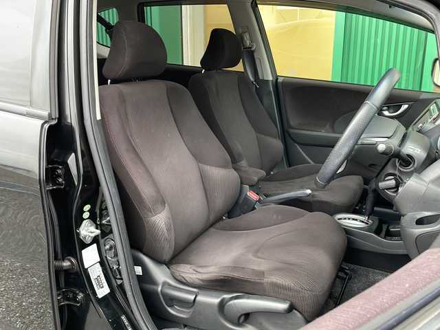 ホンダ フィット X 岐阜県 2010(平22)年 10.1万km クリスタルブラックパール 禁煙車/AM/FM/CD/DVD/USB/SD/純正ナビ/ワンセグTV/クルーズコントロール/シートヒーター/ビルトインETC/純正フロアマット/盗難防止/電動調整ミラー/ヘッドライトレベライザー/オートエアコン/プッシュスタート/ドアバイザー/スマートキー