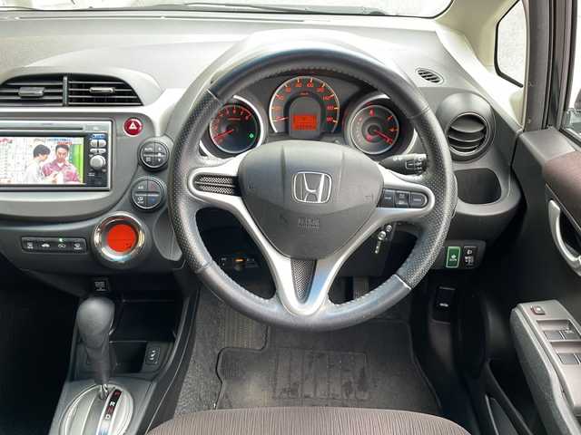 ホンダ フィット X 岐阜県 2010(平22)年 10.1万km クリスタルブラックパール 禁煙車/AM/FM/CD/DVD/USB/SD/純正ナビ/ワンセグTV/クルーズコントロール/シートヒーター/ビルトインETC/純正フロアマット/盗難防止/電動調整ミラー/ヘッドライトレベライザー/オートエアコン/プッシュスタート/ドアバイザー/スマートキー