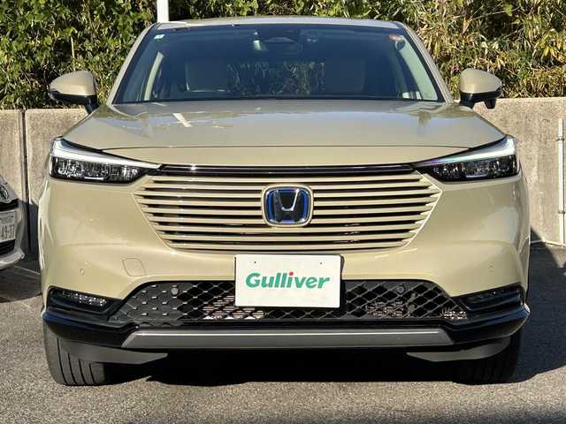 ホンダ ヴェゼル ハイブリッド e:HEV Z 長崎県 2024(令6)年 3.5万km ベージュ プッシュスタート/純正ナビ付ディスプレイオーディオ（AM/FM/USB/TV)/電子パーキングブレーキ/ビルトインETC2.0/USB×２/ブレーキホールド/ドライブレコーダー（前後）/パドルシフト/シートヒーター（前席）/ハンドルヒーター/ブラインドスポットモニター/クルーズコントロール（追従あり）/レーンキープアシスト/ブルートゥース/コーナーセンサー（前後）/カーテンエアバッグ/パワーバックドア/LEDライト/フォグランプ