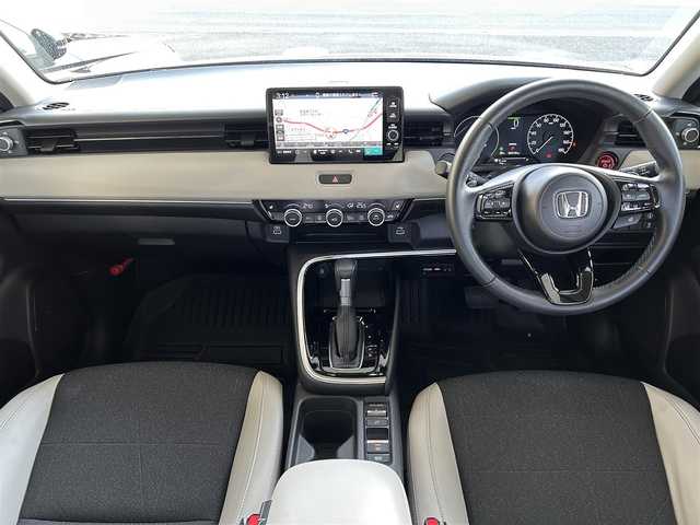 ホンダ ヴェゼル ハイブリッド e:HEV Z 長崎県 2024(令6)年 3.5万km ベージュ プッシュスタート/純正ナビ付ディスプレイオーディオ（AM/FM/USB/TV)/電子パーキングブレーキ/ビルトインETC2.0/USB×２/ブレーキホールド/ドライブレコーダー（前後）/パドルシフト/シートヒーター（前席）/ハンドルヒーター/ブラインドスポットモニター/クルーズコントロール（追従あり）/レーンキープアシスト/ブルートゥース/コーナーセンサー（前後）/カーテンエアバッグ/パワーバックドア/LEDライト/フォグランプ