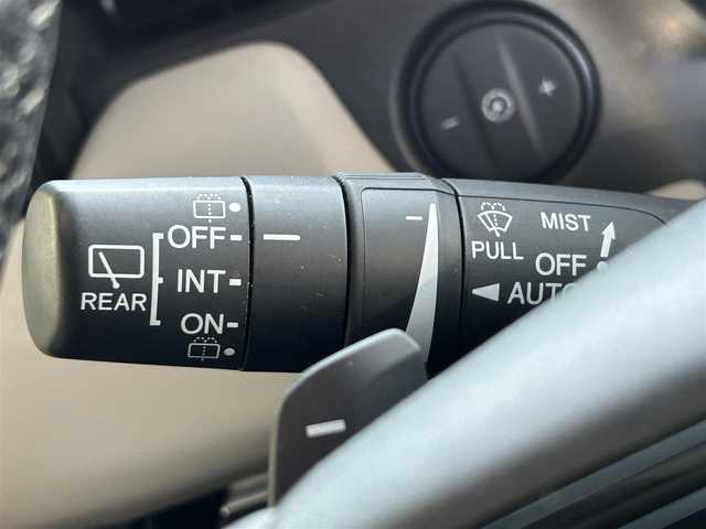 ホンダ ヴェゼル ハイブリッド e:HEV Z 長崎県 2024(令6)年 3.5万km ベージュ プッシュスタート/純正ナビ付ディスプレイオーディオ（AM/FM/USB/TV)/電子パーキングブレーキ/ビルトインETC2.0/USB×２/ブレーキホールド/ドライブレコーダー（前後）/パドルシフト/シートヒーター（前席）/ハンドルヒーター/ブラインドスポットモニター/クルーズコントロール（追従あり）/レーンキープアシスト/ブルートゥース/コーナーセンサー（前後）/カーテンエアバッグ/パワーバックドア/LEDライト/フォグランプ