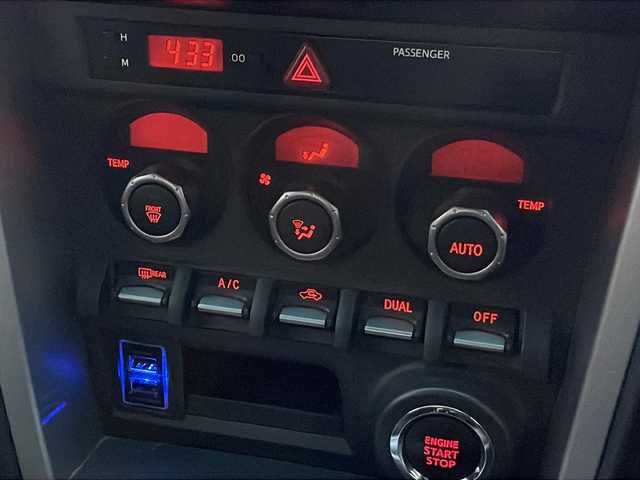 トヨタ ８６ GT リミテッド 静岡県 2014(平26)年 14.7万km クリスタルホワイトパール /純正ナビ/地デジTV//CD/DVD/Bluetooth//バックカメラ//モデリスタエアロ//純正17インチAW//シートヒーター//ハーフレザー//スマートキー//ETC