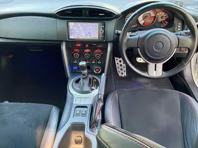 トヨタ ８６ GT リミテッド 静岡県 2014(平26)年 14.7万km クリスタルホワイトパール /純正ナビ/地デジTV//CD/DVD/Bluetooth//バックカメラ//モデリスタエアロ//純正17インチAW//シートヒーター//ハーフレザー//スマートキー//ETC