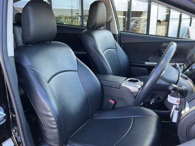 トヨタ プリウス α S ツーリングセレクション 岐阜県 2018(平30)年 6.5万km アティチュードブラックマイカ 登録時走行距離：64407km/ワンオーナー/純正ナビ（NSZT-Y68T）/フルセグテレビ・Bluetooth ・CD・DVD/バックカメラ/レーダークルーズコントロール/ドライブレコーダー/レーンキープアシスト/ビルトインETC/レザーシート/LEDヘッドライト/オートライト/オートマチックハイビーム/プッシュスタート/スマートキー/純正フロアマット/ドアバイザー/保証書/取扱説明書/スペアキー