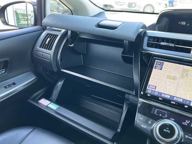 トヨタ プリウス α S ツーリングセレクション 岐阜県 2018(平30)年 6.5万km アティチュードブラックマイカ 登録時走行距離：64407km/ワンオーナー/純正ナビ（NSZT-Y68T）/フルセグテレビ・Bluetooth ・CD・DVD/バックカメラ/レーダークルーズコントロール/ドライブレコーダー/レーンキープアシスト/ビルトインETC/レザーシート/LEDヘッドライト/オートライト/オートマチックハイビーム/プッシュスタート/スマートキー/純正フロアマット/ドアバイザー/保証書/取扱説明書/スペアキー