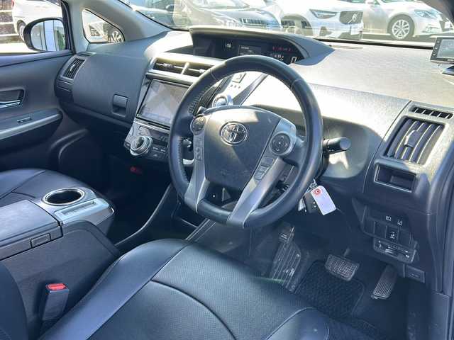 トヨタ プリウス α S ツーリングセレクション 岐阜県 2018(平30)年 6.5万km アティチュードブラックマイカ 登録時走行距離：64407km/ワンオーナー/純正ナビ（NSZT-Y68T）/フルセグテレビ・Bluetooth ・CD・DVD/バックカメラ/レーダークルーズコントロール/ドライブレコーダー/レーンキープアシスト/ビルトインETC/レザーシート/LEDヘッドライト/オートライト/オートマチックハイビーム/プッシュスタート/スマートキー/純正フロアマット/ドアバイザー/保証書/取扱説明書/スペアキー