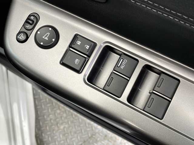 ホンダ ステップワゴン スパーダ eHEV G EXホンダS 栃木県 2021(令3)年 3.6万km プラチナホワイトパール 純正ナビ/（CD/DVD/フルセグTV/Bluetooth）　/バックカメラ　/禁煙車　/ホンダセンシング　/ビルトイン/ＥＴＣ２．０　/両側パワースライドドア　/ハーフレザーシート　/社外デジタルインナーミラー　/純正アルミホイール　/シートヒーター　/スマートキー/わくわくゲート