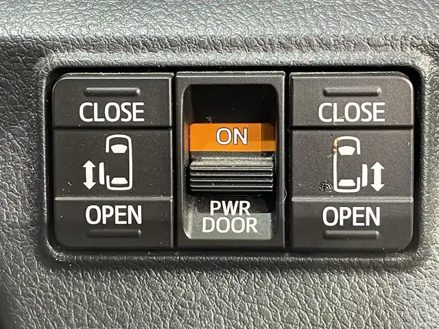 トヨタ シエンタ ハイブリッド G クエロ 愛知県 2018(平30)年 5.2万km シルバーM 純正ナビ（NSZT-W68T)/（AM/FM/CD・DVD再生/フルセグTV/SD/Bluetooth)/パノラミックビューモニター　/トヨタセーフティセンス　/　　-プリクラッシュセーフティ/　　-オートマチックハイビーム/　　-レーンディパーチャーアラート/両側パワースライドドア　/ビルトインＥＴＣ　/ＬＥＤヘッドライト　/LEDフォグランプ/ドライブレコーダー　/クリアランスソナー　/クルーズコントロール/USB端子/ISOFIX/プッシュスタート/　　-スマートキー