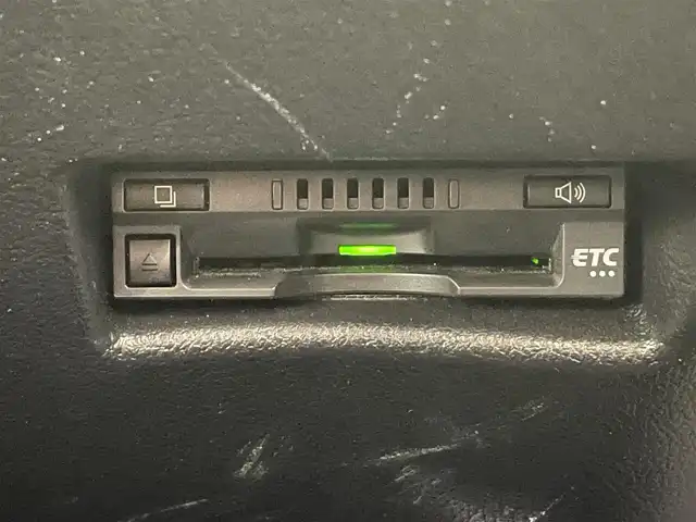 トヨタ シエンタ ハイブリッド G クエロ 愛知県 2018(平30)年 5.2万km シルバーM 純正ナビ（NSZT-W68T)/（AM/FM/CD・DVD再生/フルセグTV/SD/Bluetooth)/パノラミックビューモニター　/トヨタセーフティセンス　/　　-プリクラッシュセーフティ/　　-オートマチックハイビーム/　　-レーンディパーチャーアラート/両側パワースライドドア　/ビルトインＥＴＣ　/ＬＥＤヘッドライト　/LEDフォグランプ/ドライブレコーダー　/クリアランスソナー　/クルーズコントロール/USB端子/ISOFIX/プッシュスタート/　　-スマートキー