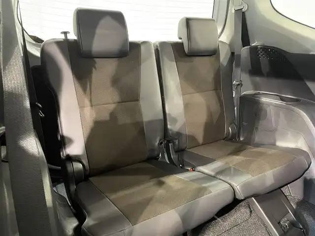 トヨタ シエンタ ハイブリッド G クエロ 愛知県 2018(平30)年 5.2万km シルバーM 純正ナビ（NSZT-W68T)/（AM/FM/CD・DVD再生/フルセグTV/SD/Bluetooth)/パノラミックビューモニター　/トヨタセーフティセンス　/　　-プリクラッシュセーフティ/　　-オートマチックハイビーム/　　-レーンディパーチャーアラート/両側パワースライドドア　/ビルトインＥＴＣ　/ＬＥＤヘッドライト　/LEDフォグランプ/ドライブレコーダー　/クリアランスソナー　/クルーズコントロール/USB端子/ISOFIX/プッシュスタート/　　-スマートキー