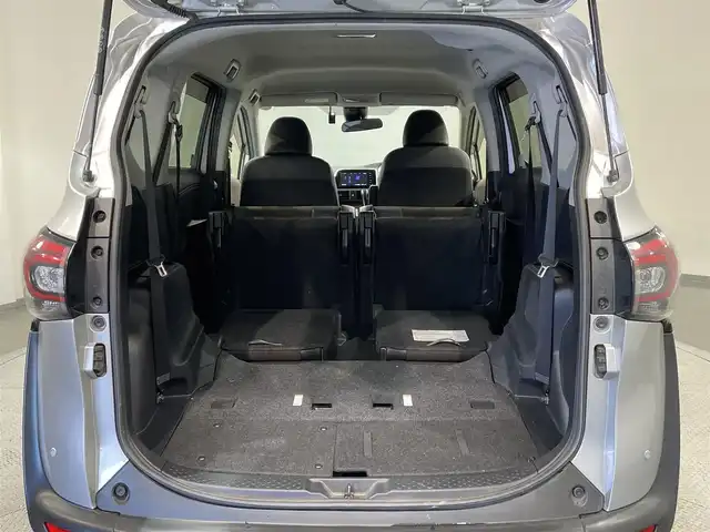 トヨタ シエンタ ハイブリッド G クエロ 愛知県 2018(平30)年 5.2万km シルバーM 純正ナビ（NSZT-W68T)/（AM/FM/CD・DVD再生/フルセグTV/SD/Bluetooth)/パノラミックビューモニター　/トヨタセーフティセンス　/　　-プリクラッシュセーフティ/　　-オートマチックハイビーム/　　-レーンディパーチャーアラート/両側パワースライドドア　/ビルトインＥＴＣ　/ＬＥＤヘッドライト　/LEDフォグランプ/ドライブレコーダー　/クリアランスソナー　/クルーズコントロール/USB端子/ISOFIX/プッシュスタート/　　-スマートキー