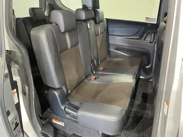 トヨタ シエンタ ハイブリッド G クエロ 愛知県 2018(平30)年 5.2万km シルバーM 純正ナビ（NSZT-W68T)/（AM/FM/CD・DVD再生/フルセグTV/SD/Bluetooth)/パノラミックビューモニター　/トヨタセーフティセンス　/　　-プリクラッシュセーフティ/　　-オートマチックハイビーム/　　-レーンディパーチャーアラート/両側パワースライドドア　/ビルトインＥＴＣ　/ＬＥＤヘッドライト　/LEDフォグランプ/ドライブレコーダー　/クリアランスソナー　/クルーズコントロール/USB端子/ISOFIX/プッシュスタート/　　-スマートキー