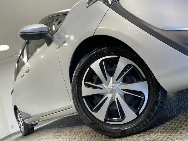 トヨタ シエンタ ハイブリッド G クエロ 愛知県 2018(平30)年 5.2万km シルバーM 純正ナビ（NSZT-W68T)/（AM/FM/CD・DVD再生/フルセグTV/SD/Bluetooth)/パノラミックビューモニター　/トヨタセーフティセンス　/　　-プリクラッシュセーフティ/　　-オートマチックハイビーム/　　-レーンディパーチャーアラート/両側パワースライドドア　/ビルトインＥＴＣ　/ＬＥＤヘッドライト　/LEDフォグランプ/ドライブレコーダー　/クリアランスソナー　/クルーズコントロール/USB端子/ISOFIX/プッシュスタート/　　-スマートキー