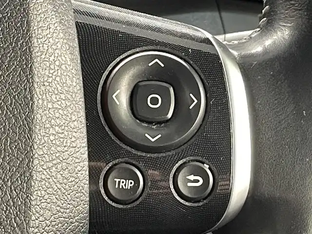 トヨタ シエンタ ハイブリッド G クエロ 愛知県 2018(平30)年 5.2万km シルバーM 純正ナビ（NSZT-W68T)/（AM/FM/CD・DVD再生/フルセグTV/SD/Bluetooth)/パノラミックビューモニター　/トヨタセーフティセンス　/　　-プリクラッシュセーフティ/　　-オートマチックハイビーム/　　-レーンディパーチャーアラート/両側パワースライドドア　/ビルトインＥＴＣ　/ＬＥＤヘッドライト　/LEDフォグランプ/ドライブレコーダー　/クリアランスソナー　/クルーズコントロール/USB端子/ISOFIX/プッシュスタート/　　-スマートキー